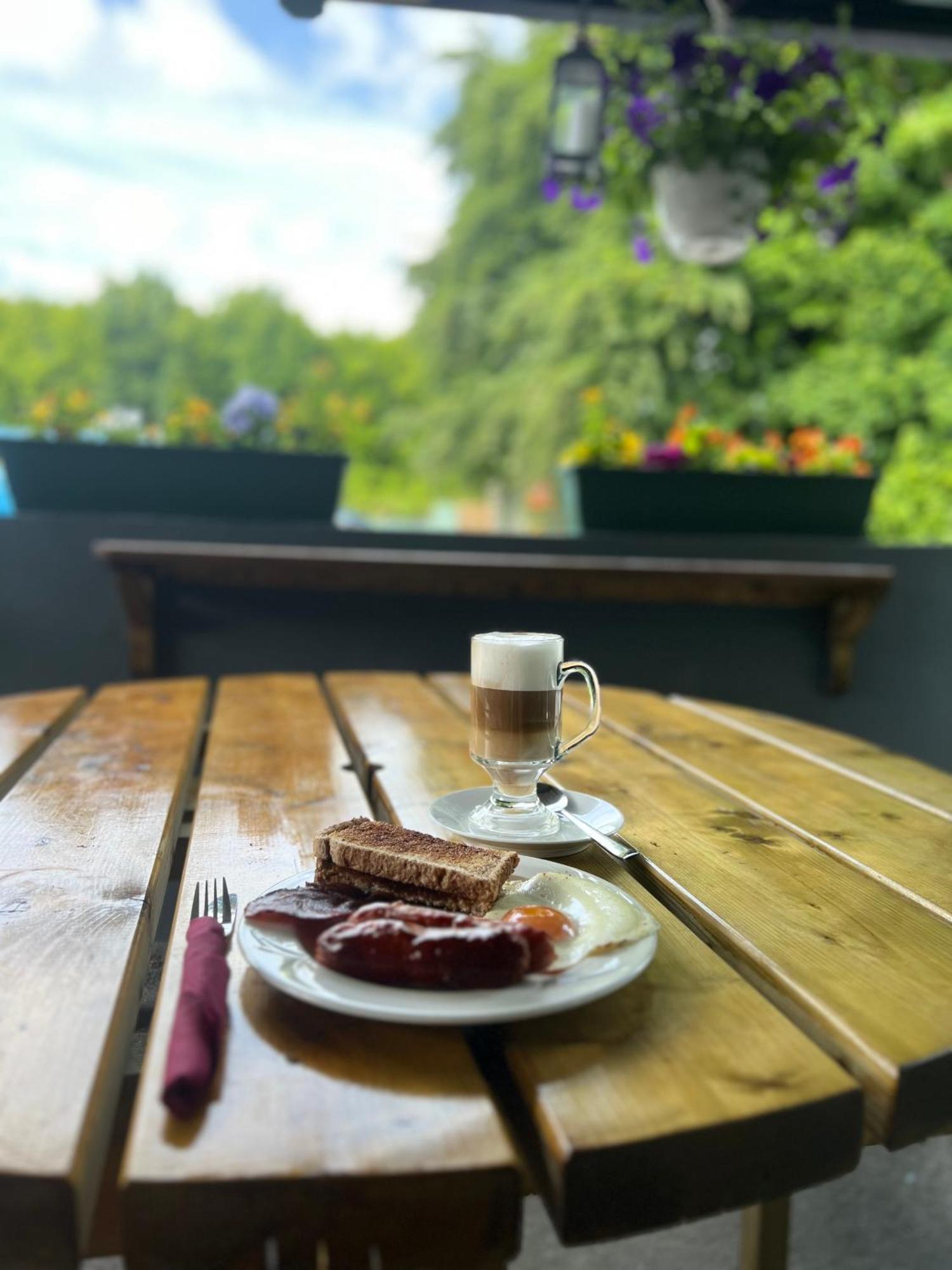 The Coach House Inn Moycullen 외부 사진